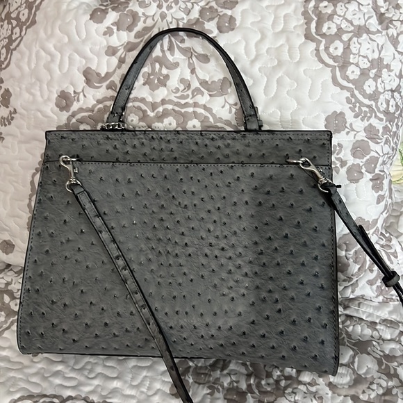 Guess - Picture 3 of 7